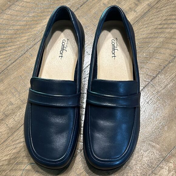 Strictly Comfort Leather navy blue loafer shoes size 7 wide - Picture 2 of 8